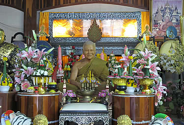 Mummified body of Luang Phor Pern