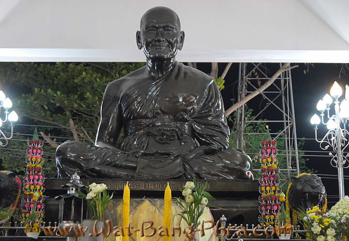 Luang Phor Pern at night