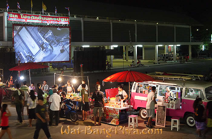Movie night Wat Bang Phra
