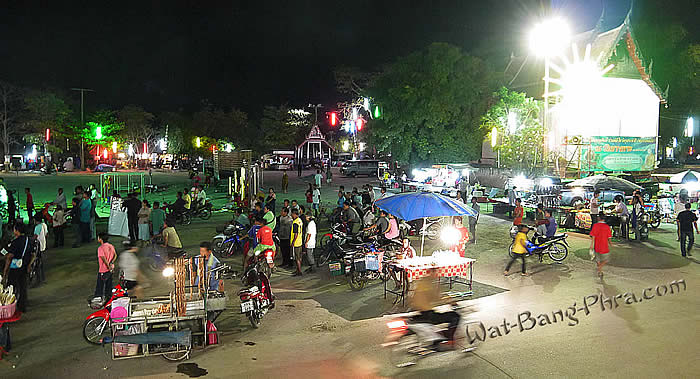 Night Market Wat Bang Phra